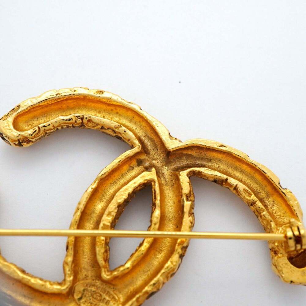 CHANEL Gold Logo Brooch - Picture 9 of 10